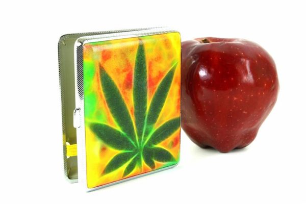 Rasta Color Cigarette Case Green Cannabis